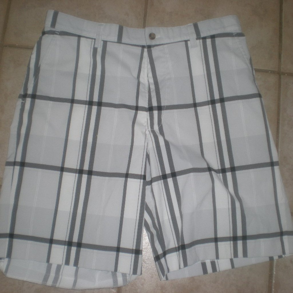 Izod Brand Shorts Bermuda Nwot Size 33